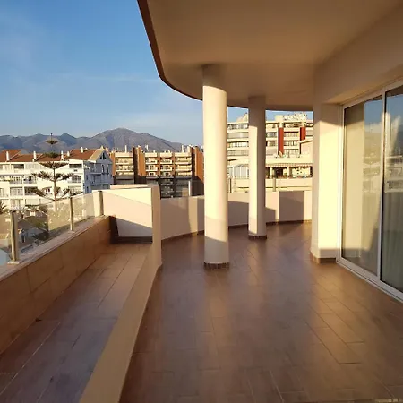 Beachfront Penthouse Apartment *