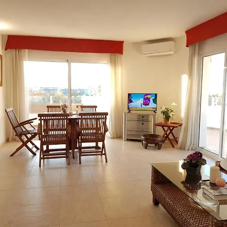 Beachfront Penthouse Apartment *